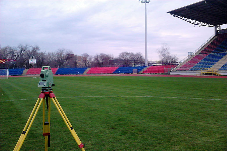 Földmérés keretein belül egy stadion felmérése